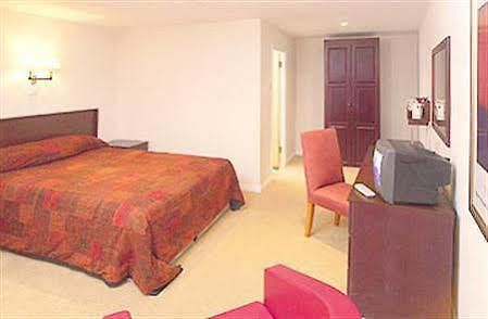 Hotel St Lawrence Luton  Eksteriør bilde