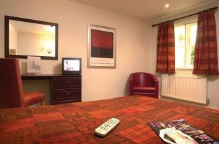 Hotel St Lawrence Luton  Eksteriør bilde