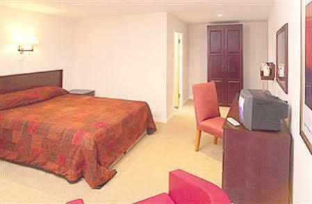 Hotel St Lawrence Luton  Eksteriør bilde